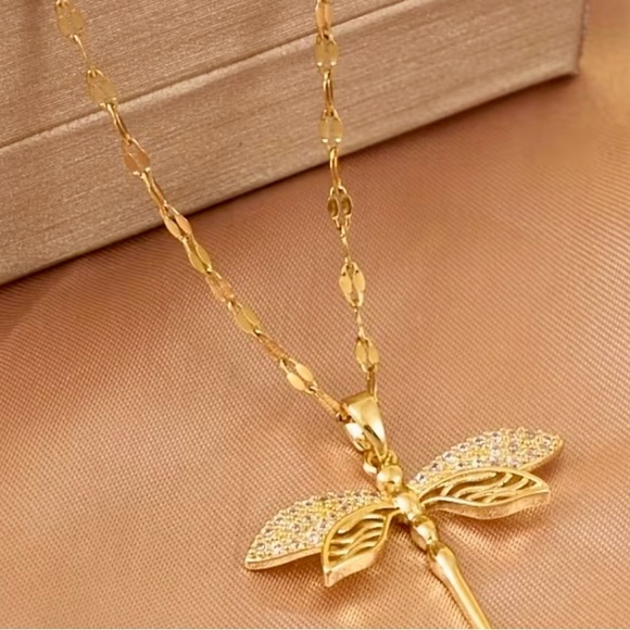 18K Gold Plated Dragonfly Pendant Necklace Adorned with Synthetic Zirconia -NIP - Picture 2 of 5